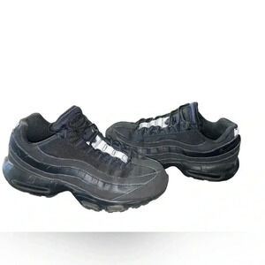 NIKE AIR MAX 95 TRIPLE BLACK